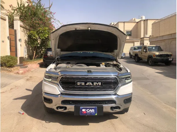 Car image 24
