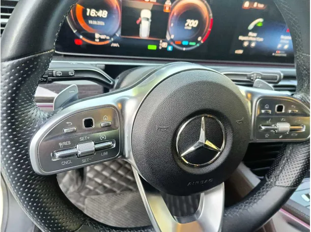 Car image 32