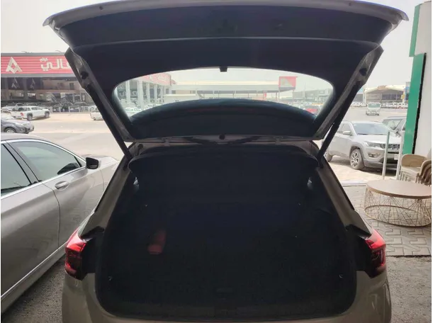 Car image 30