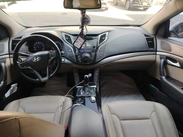 Car image 17