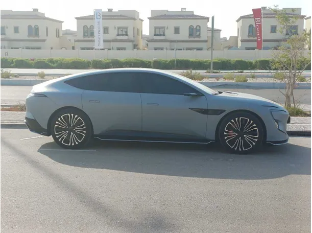 Car image 4