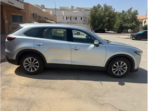 Car image 4
