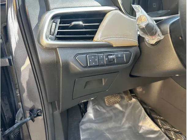 Car image 27