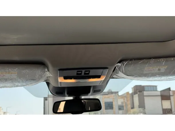 Car image 24