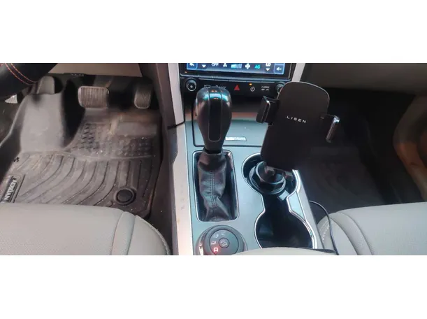Car image 17