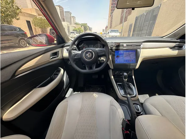 Car image 16