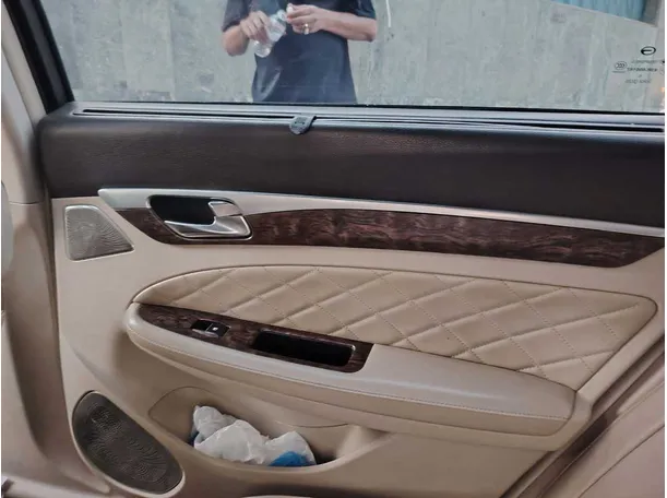 Car image 35