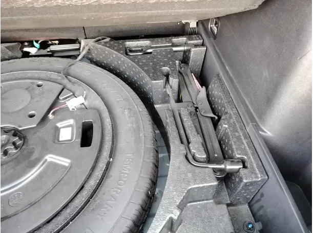 Car image 43