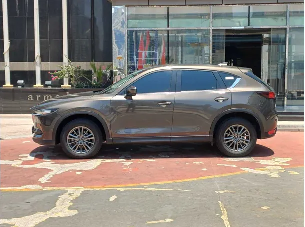 Car image 4