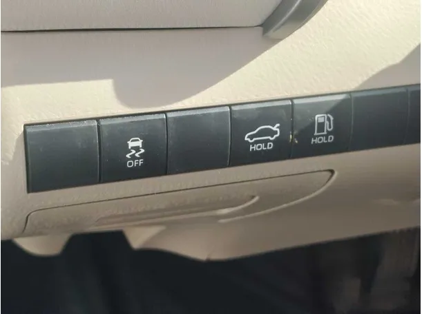 Car image 27