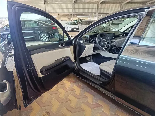 Car image 8