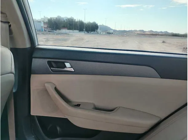 Car image 28