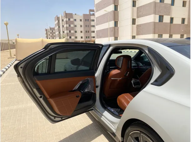 Car image 11