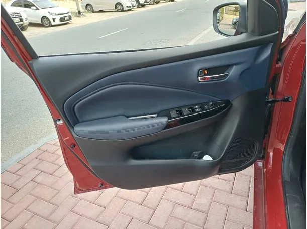 Car image 10