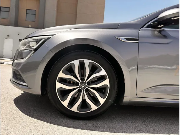 Car image 9