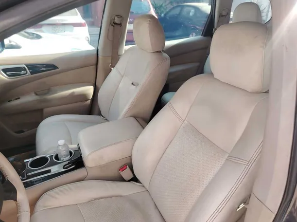 Car image 15