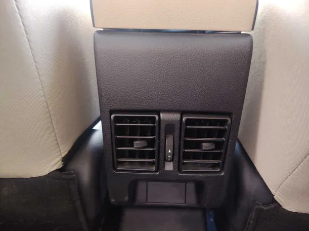 Car image 27