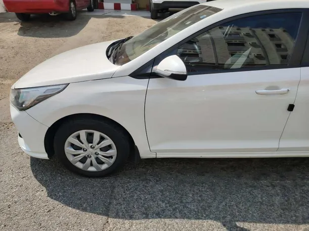 Car image 9