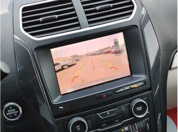 Car image 30