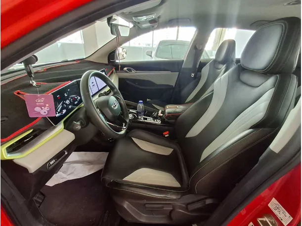 Car image 10
