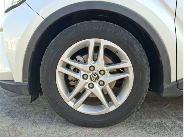 Car image 9
