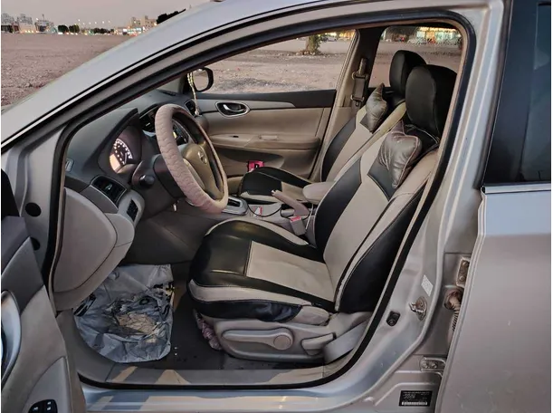 Car image 12