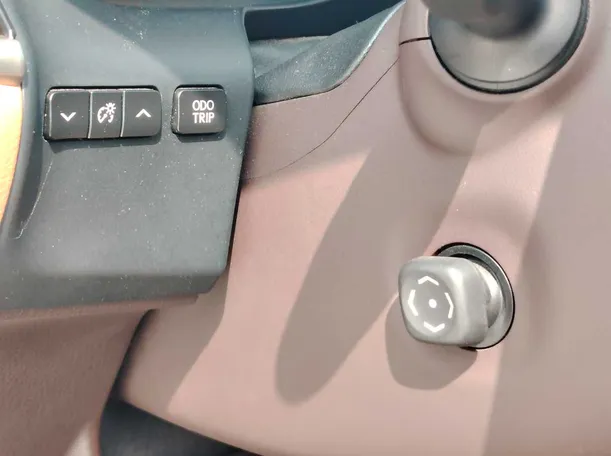 Car image 26