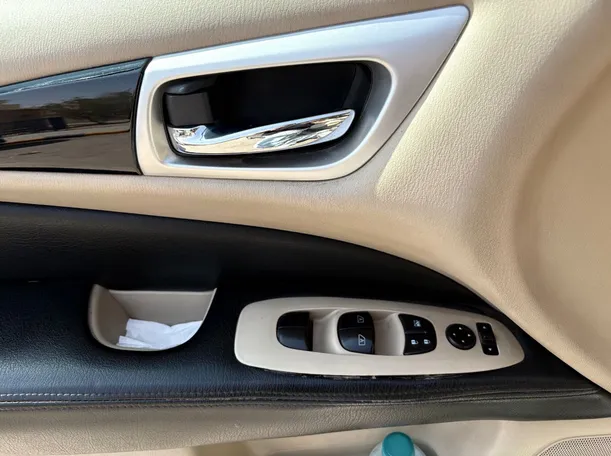 Car image 26