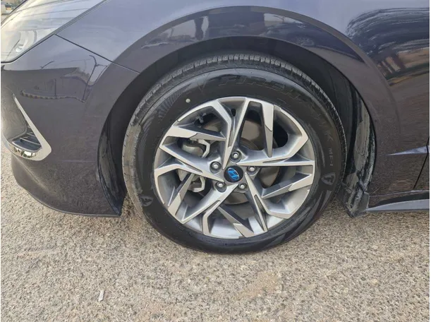 Car image 10