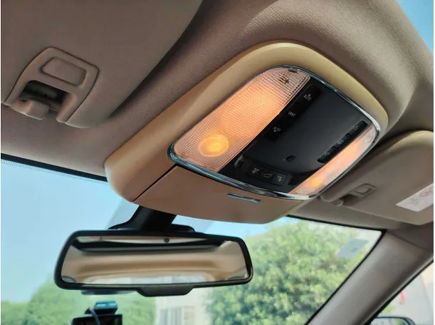 Car image 38