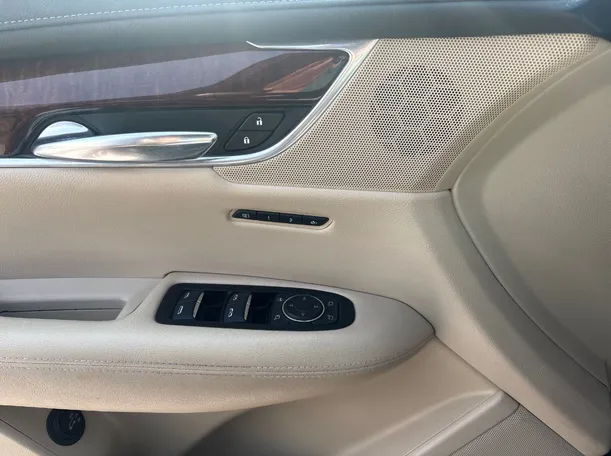 Car image 27