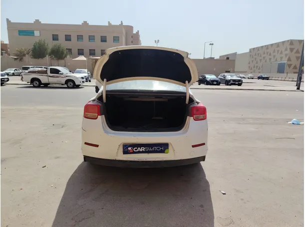 Car image 25