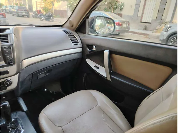 Car image 37