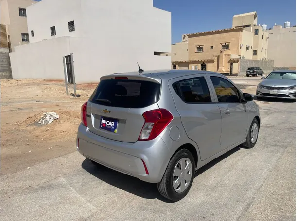 Car image 4