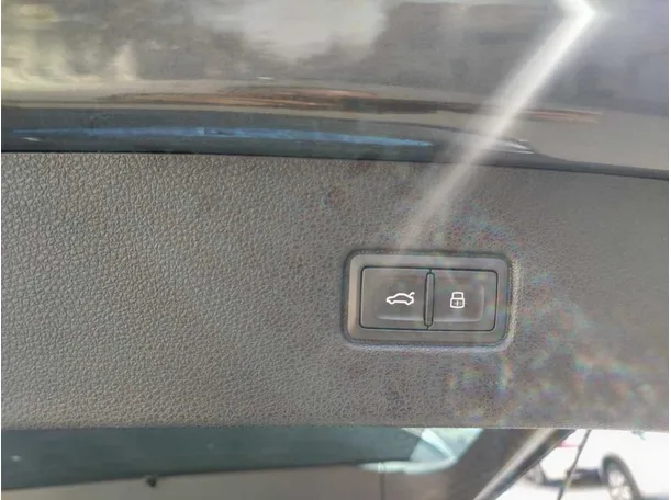 Car image 38