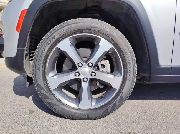 Car image 9