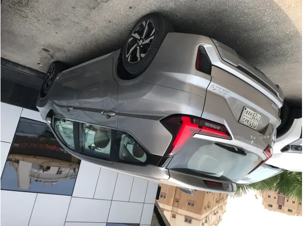 Car image 8