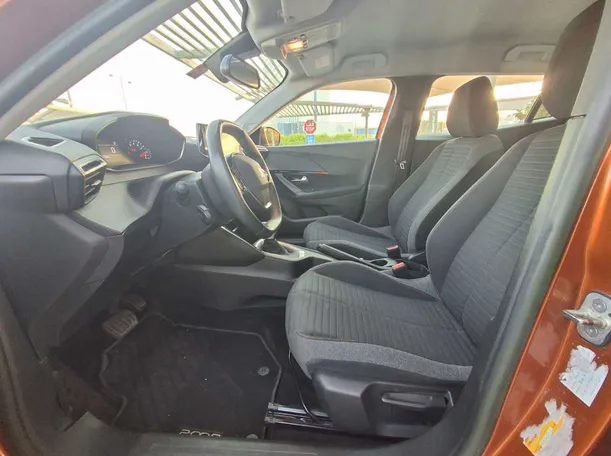 Car image 12