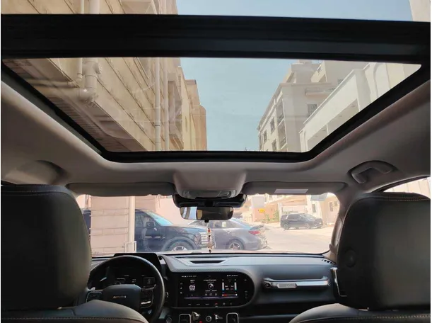 Car image 18