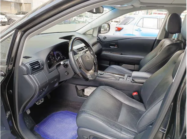 Car image 11