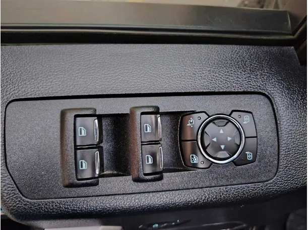 Car image 38
