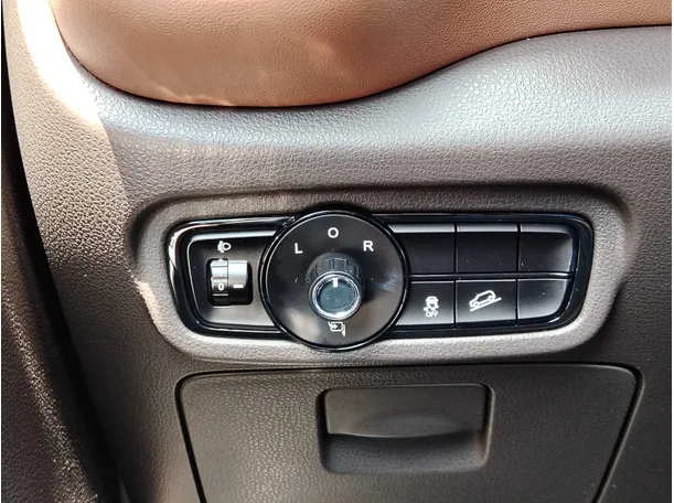 Car image 29