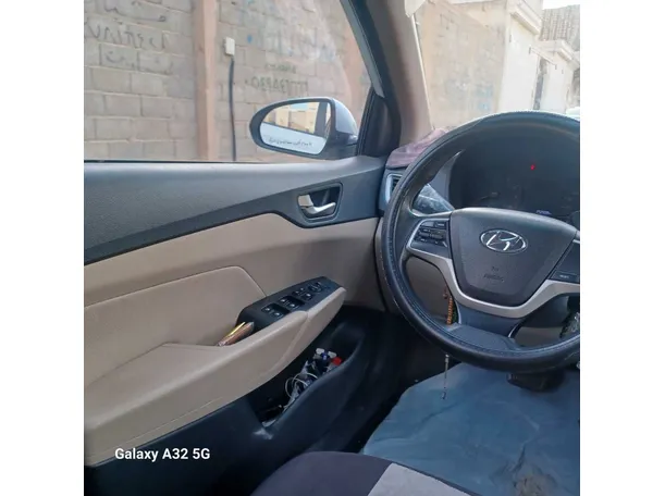 Car image 24