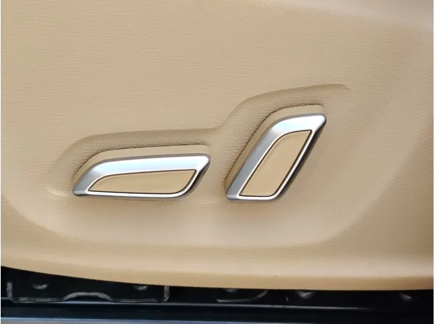 Car image 28