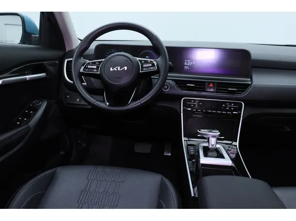 Car image 15