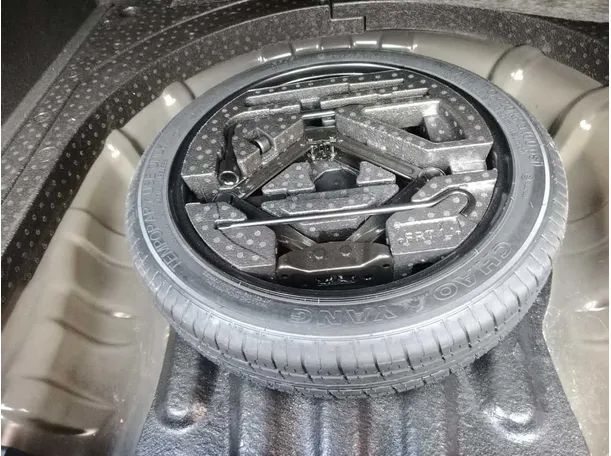 Car image 38