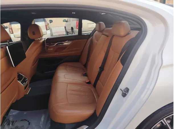 Car image 17