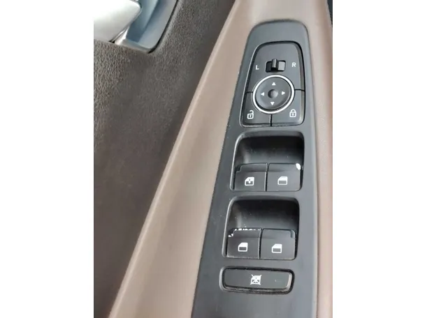 Car image 29