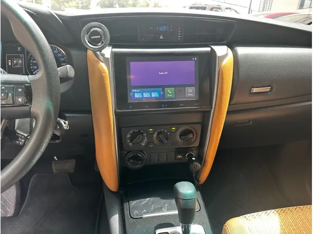 Car image 18