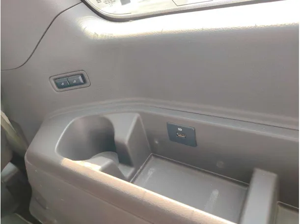 Car image 33